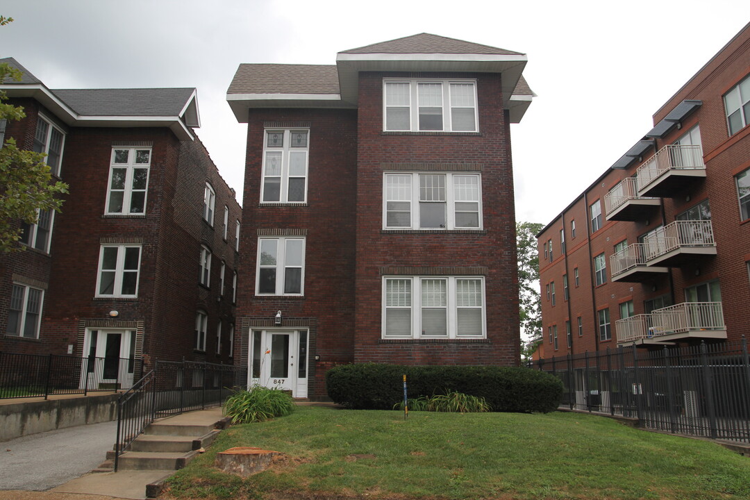 847 Westgate Ave, Unit 3 in University City, MO - Building Photo