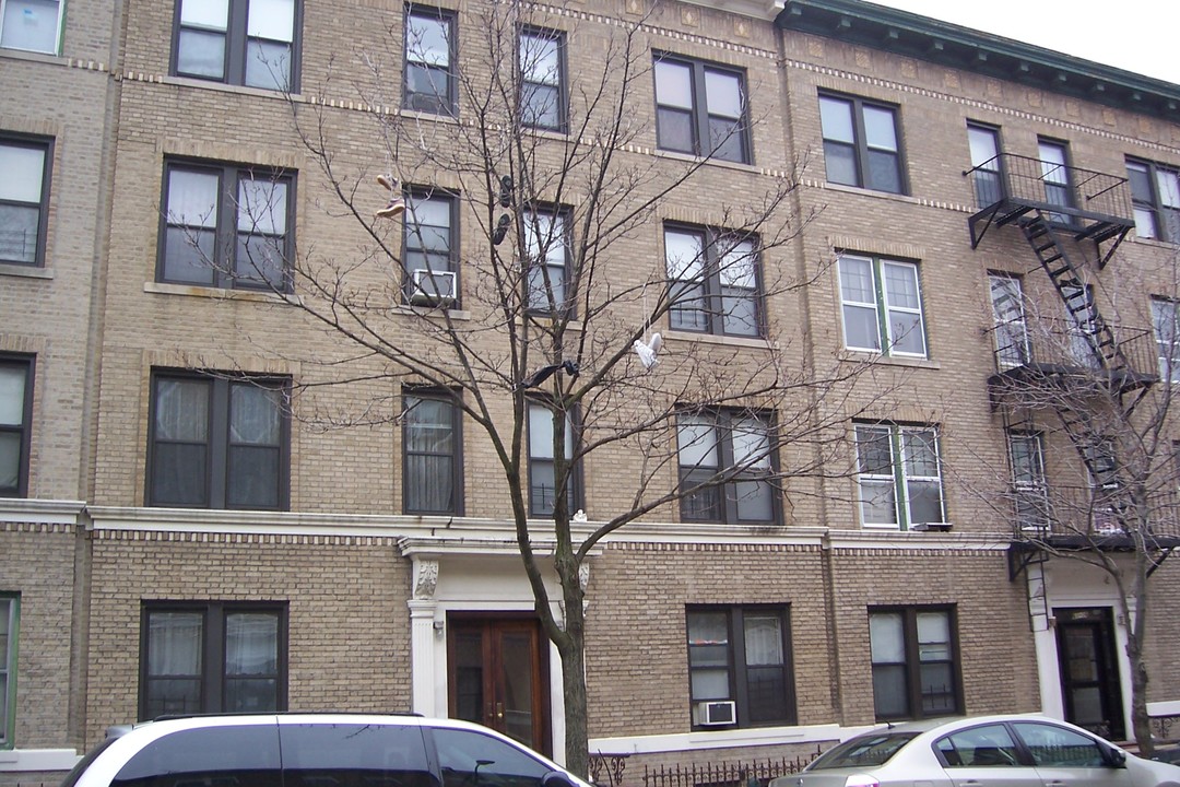 61-20 Woodbine St in Flushing, NY - Building Photo