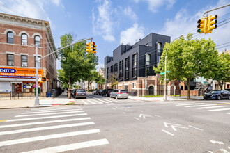 198 Saint Nicholas Ave in Brooklyn, NY - Foto de edificio - Building Photo