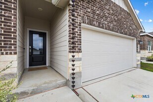 2924 Whinchat in New Braunfels, TX - Building Photo