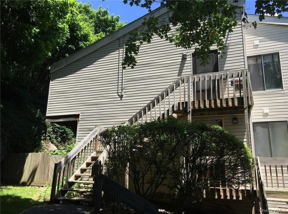 23 Hillside Terrace in White Plains, NY - Foto de edificio