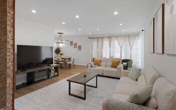 7618 Beckwith Rd in Morton Grove, IL - Foto de edificio - Building Photo