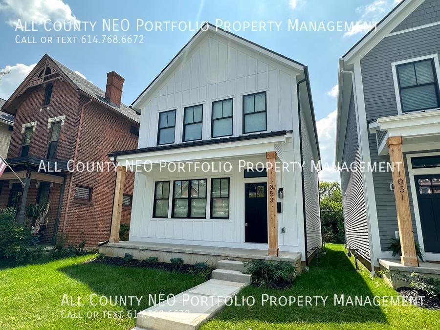 1053 Oak St in Columbus, OH - Building Photo