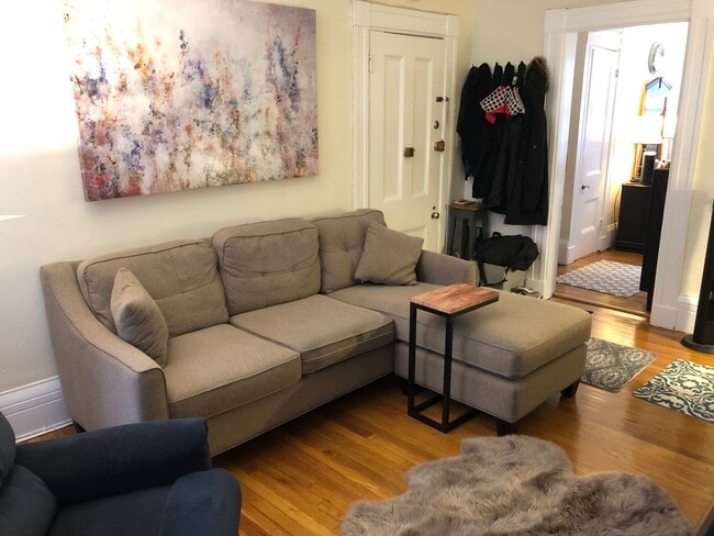 58 S Russell St, Unit 1 in Boston, MA - Building Photo - Building Photo