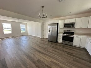 7511 Danford Pl in Okahumpka, FL - Building Photo - Building Photo