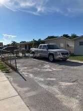 6181 SW 41st Ct in Davie, FL - Building Photo - Building Photo