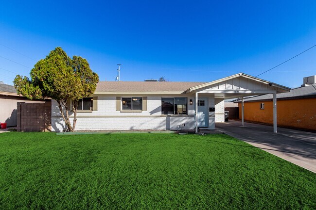 9831 North 11th St in Phoenix, AZ - Building Photo - Building Photo