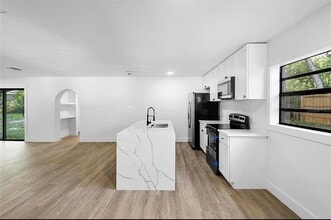 2225 E Welch Rd in Apopka, FL - Building Photo - Building Photo