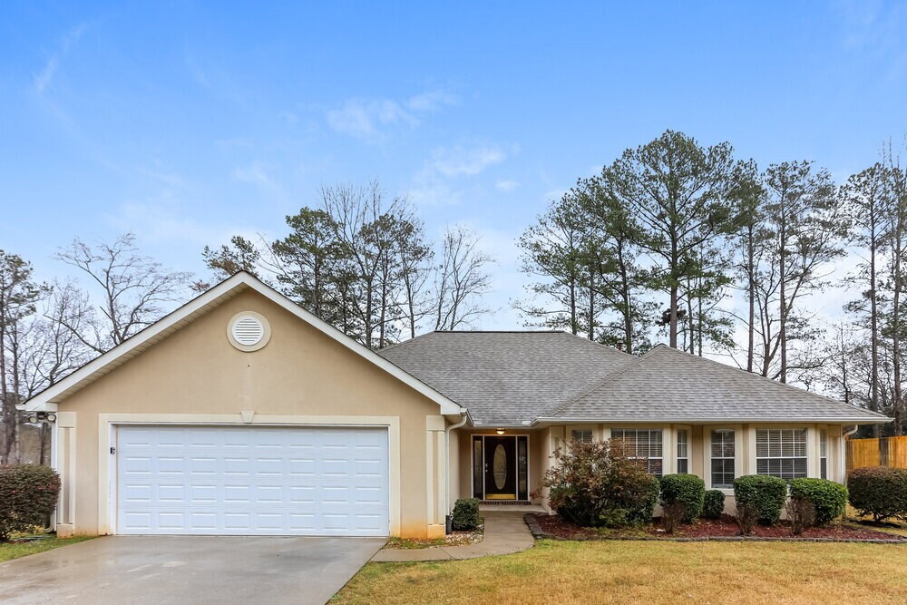 33 Arbor Cove Dr in Stockbridge, GA - Building Photo