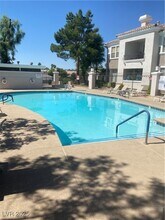 2325 Windmill Pkwy in Henderson, NV - Building Photo - Building Photo