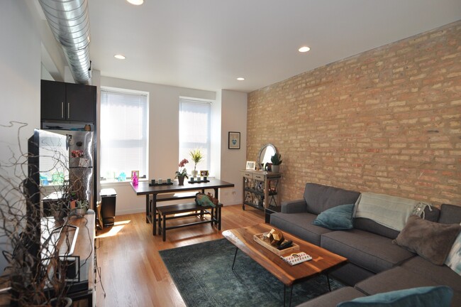 property at 1618 N Marshfield Ave