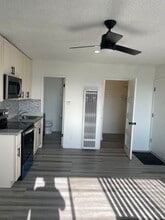 305 E Plymouth St, Unit A in Inglewood, CA - Building Photo - Building Photo