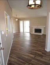 928 Summerfield St in Hemet, CA - Foto de edificio - Building Photo