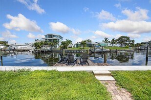 3596 Beach Dr SE in St. Petersburg, FL - Building Photo