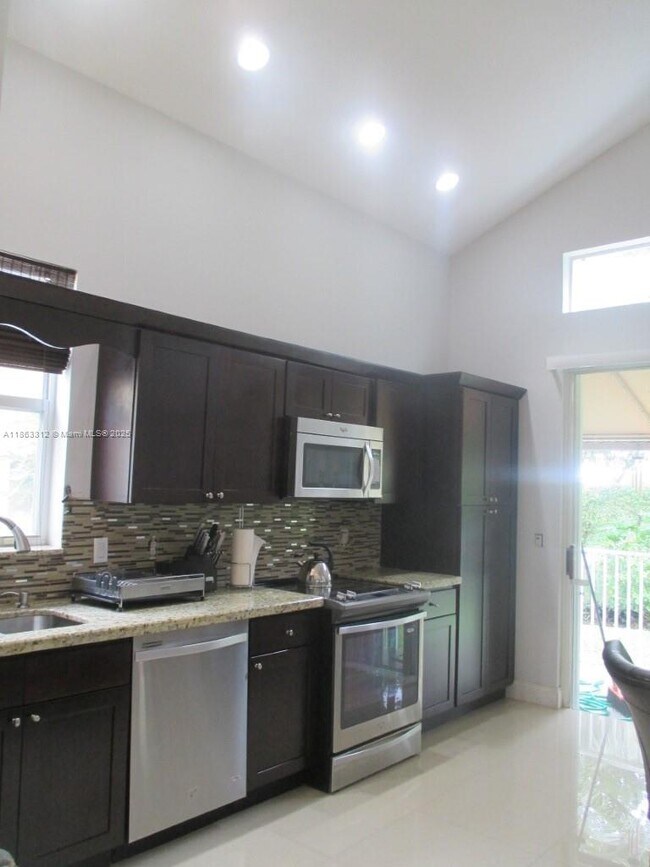 16835 SW 49th Ct in Miramar, FL - Building Photo - Building Photo