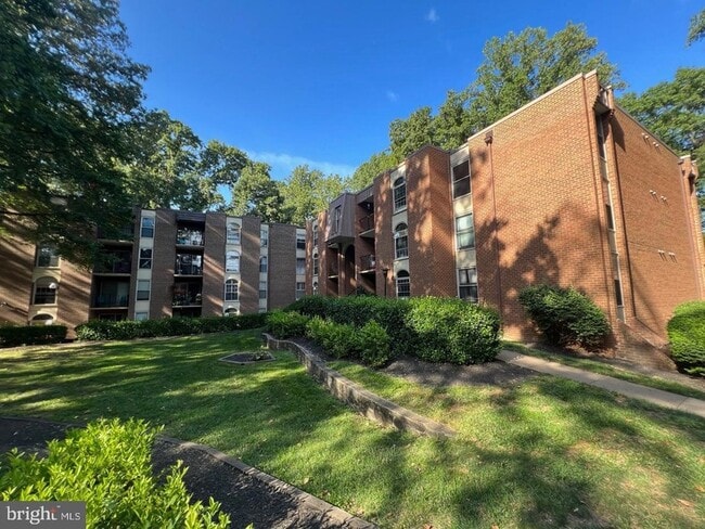 3356 Woodburn Rd, Unit 24 in Annandale, VA - Building Photo - Building Photo