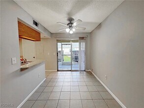 6635 Warwick Cir in Ft. Myers, FL - Building Photo - Building Photo