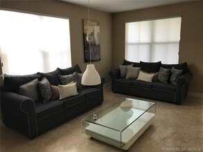 9960 NW 10th St in Miami, FL - Building Photo - Building Photo