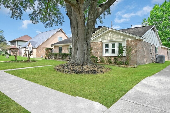 4738 Whispering Falls Dr in Houston, TX - Building Photo - Building Photo