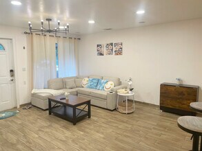 5907 S Farragut Dr in Hollywood, FL - Foto de edificio - Building Photo