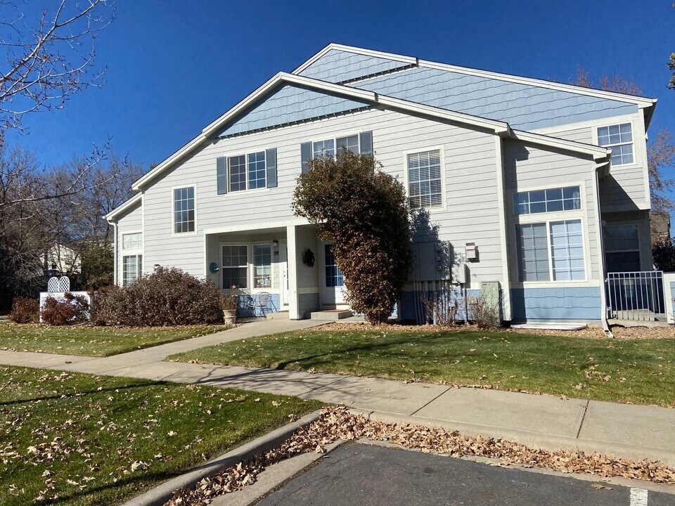 1419 Red Mountain Dr in Longmont, CO - Building Photo