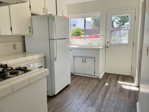 123 Casa St in San Luis Obispo, CA - Foto de edificio - Building Photo