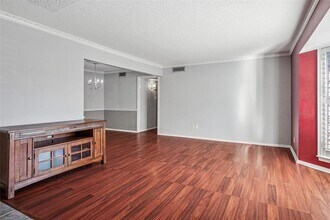 6037 Sandhurst Ln, Unit B in Dallas, TX - Building Photo - Building Photo