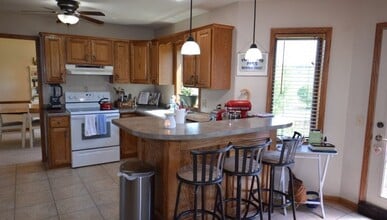 7475 Indigo Cir in Middleton, WI - Foto de edificio - Building Photo