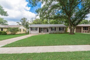 438 Daniel St in Richardson, TX - Building Photo