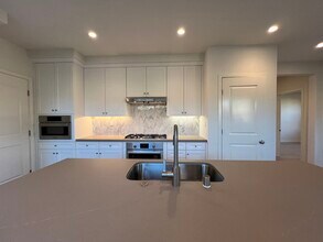 104 Sugarwood in Irvine, CA - Foto de edificio - Building Photo