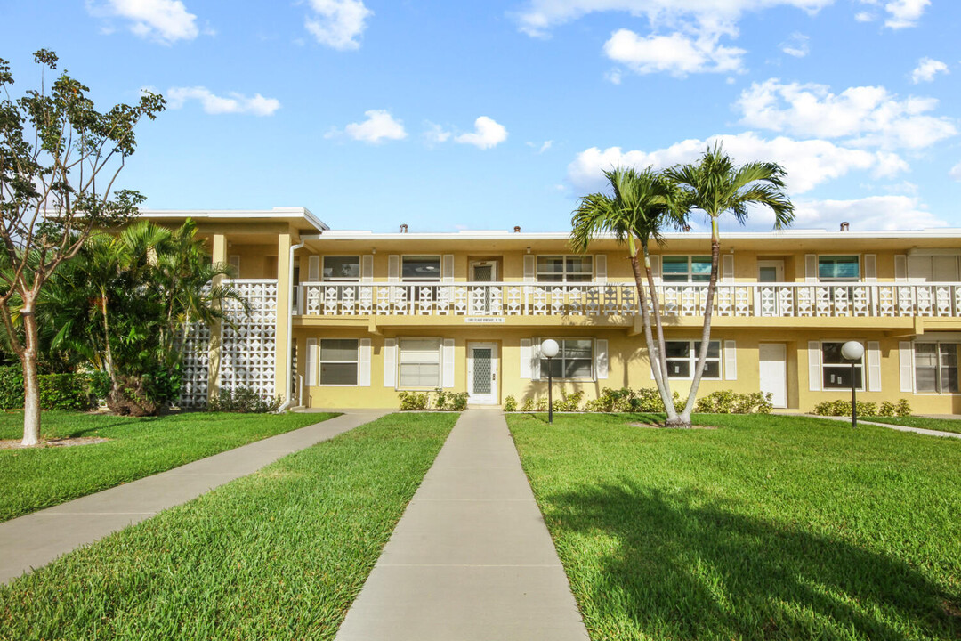 1001 Flame Vine Ave in Delray Beach, FL - Foto de edificio