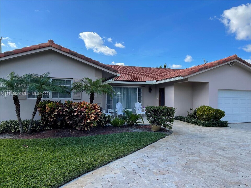 3240 Spanish River Dr in Pompano Beach, FL - Building Photo