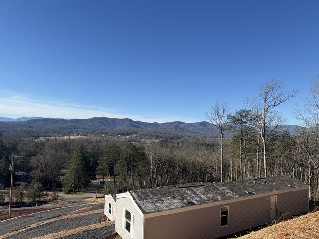 211 Brookstone Vista Ln in Franklin, NC - Building Photo - Building Photo