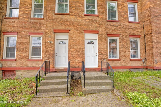 property at 34 Vliet St