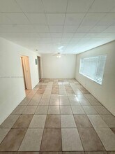 1055 NE 34th Ct in Oakland Park, FL - Building Photo - Building Photo