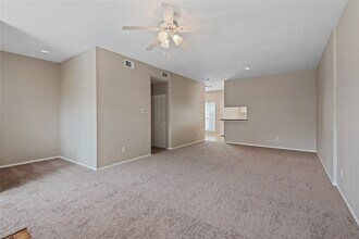 11211 Pembridge Dr in Houston, TX - Building Photo - Building Photo
