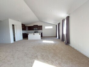 1013 W Maple Dr in Moses Lake, WA - Building Photo - Building Photo