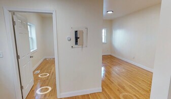 523 E 3rd St, Unit 1F in Boston, MA - Building Photo