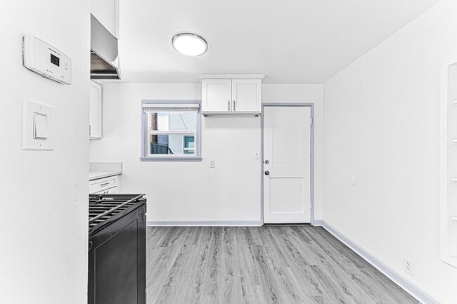 727 Olive Ave, Unit 02 in Long Beach, CA - Building Photo - Building Photo