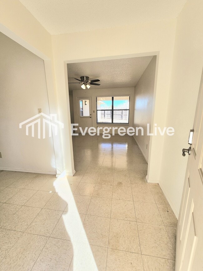 2102 Santa Clara Ct in Portales, NM - Building Photo - Building Photo