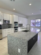 11388 NW 68th St in Doral, FL - Building Photo - Building Photo