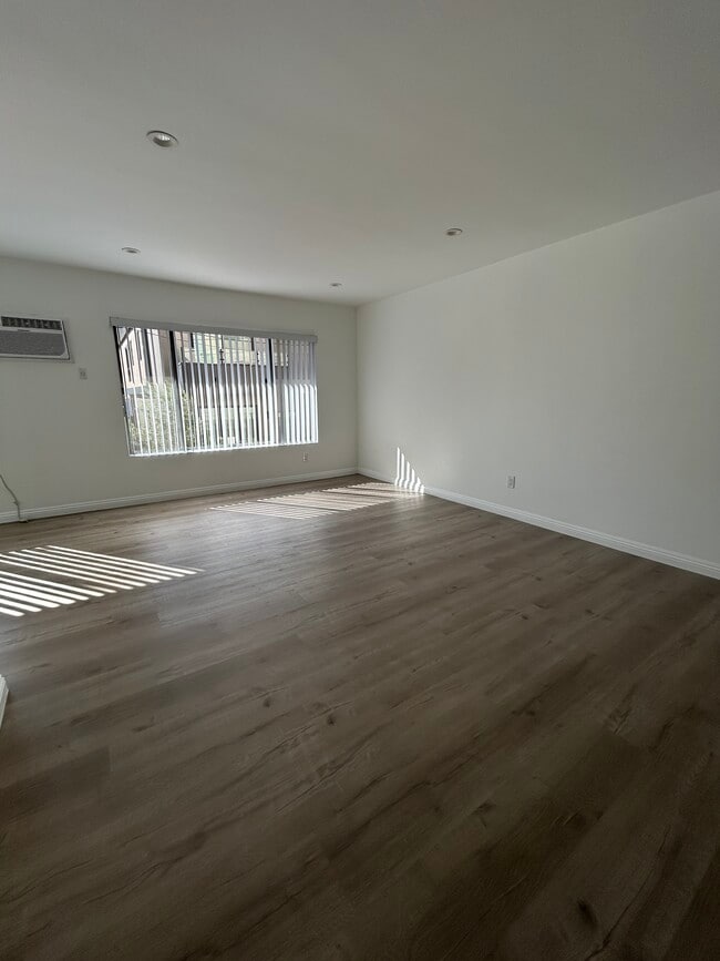 649 Westbourne Dr in West Hollywood, CA - Foto de edificio - Building Photo