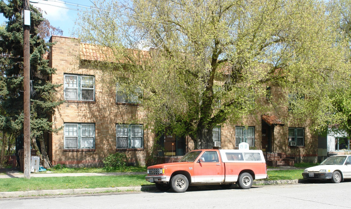 The N & D Apartments in Spokane, WA - Foto de edificio