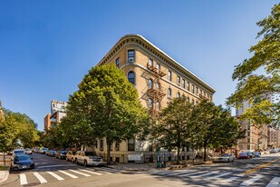 300 Manhattan Ave in New York, NY - Building Photo