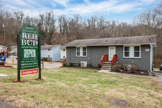 Red Bud Apartments in Knoxville, TN - Foto de edificio - Building Photo