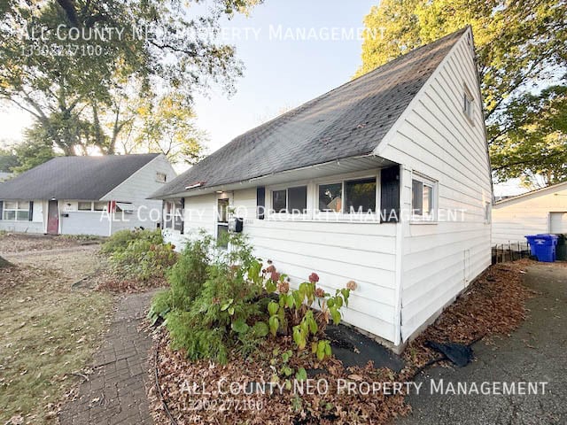 2360 Giffels Dr in Cuyahoga Falls, OH - Building Photo - Building Photo