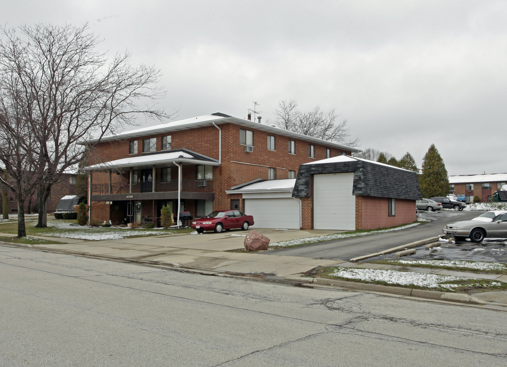 Grandview Apartments in Pleasant Prairie, WI - Building Photo