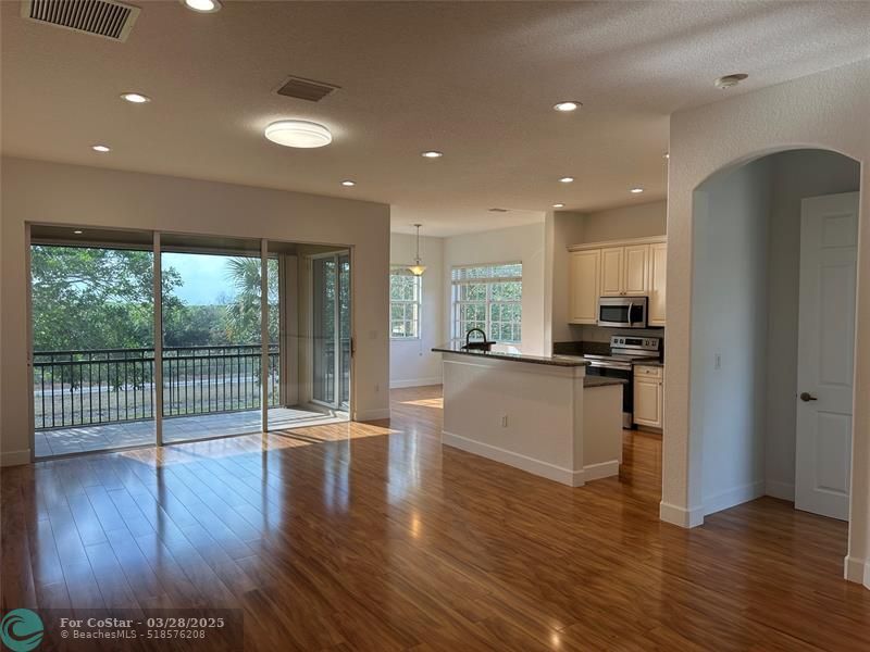 7953 NW 128th Ln in Parkland, FL - Building Photo