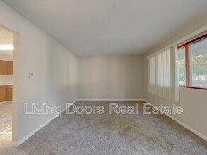 4711 Gladstone St in Lincoln, NE - Building Photo - Building Photo