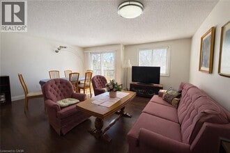 270 Eiwo Ct in Waterloo, ON - Building Photo - Building Photo